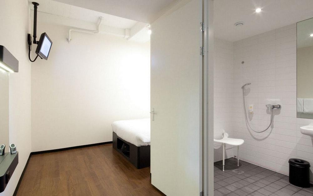 Easyhotel Amsterdam City Centre South Exterior photo