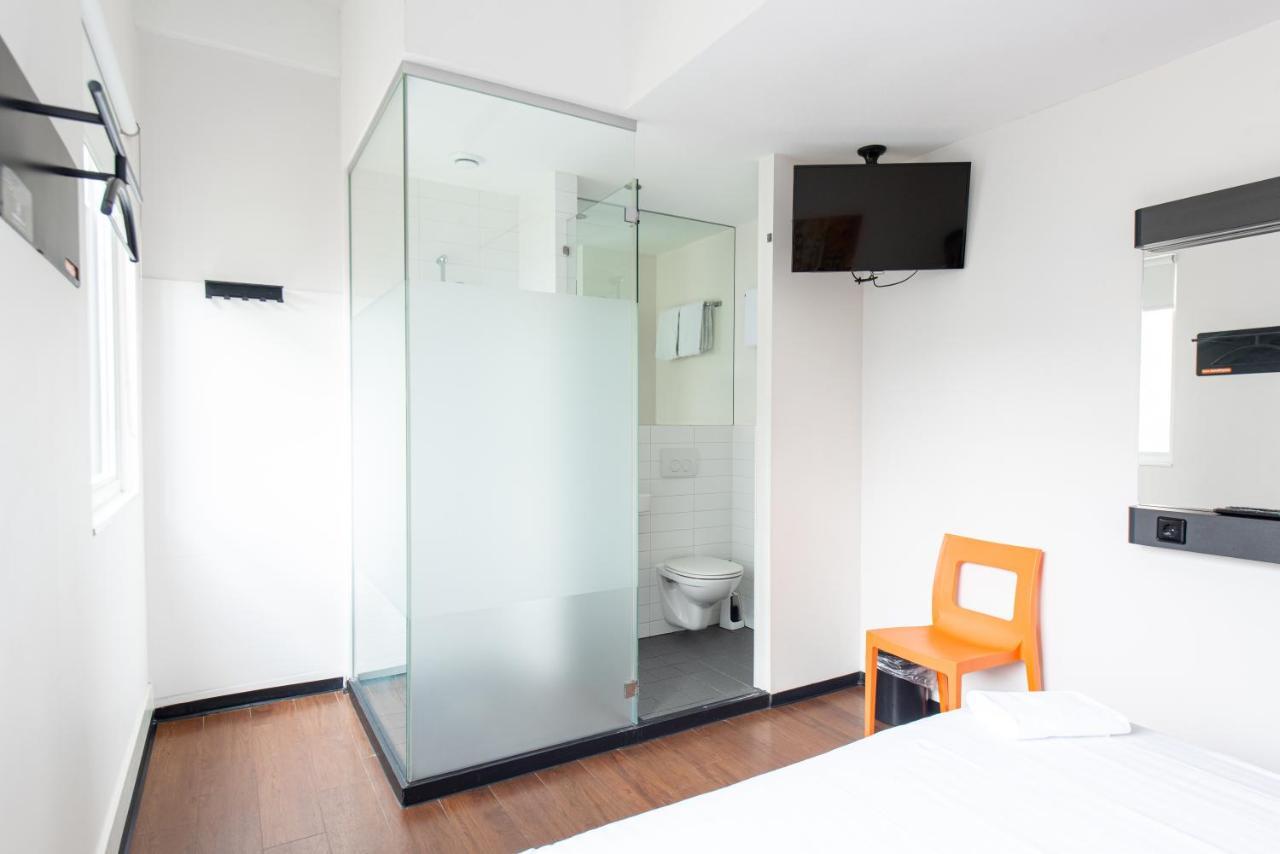 Easyhotel Amsterdam City Centre South Exterior photo