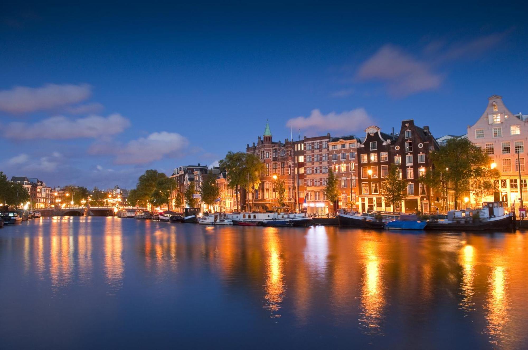 Easyhotel Amsterdam City Centre South Exterior photo