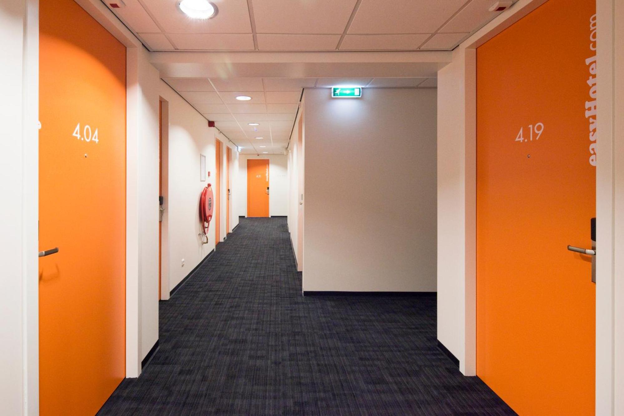 Easyhotel Amsterdam City Centre South Exterior photo