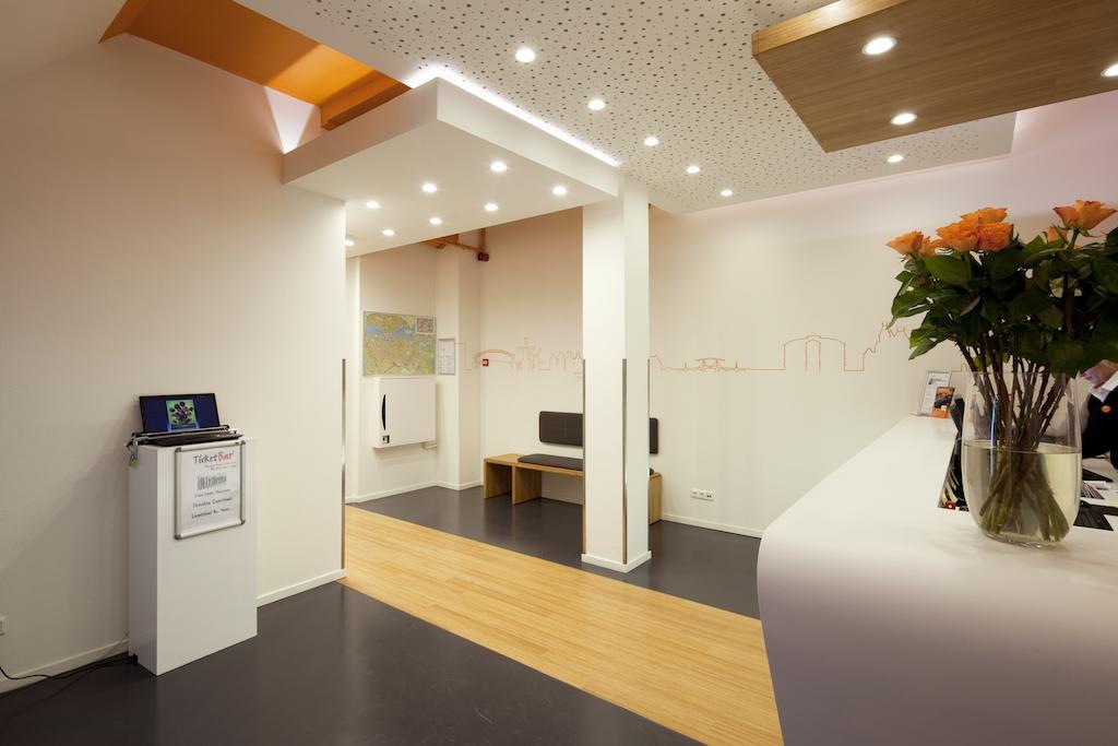 Easyhotel Amsterdam City Centre South Exterior photo