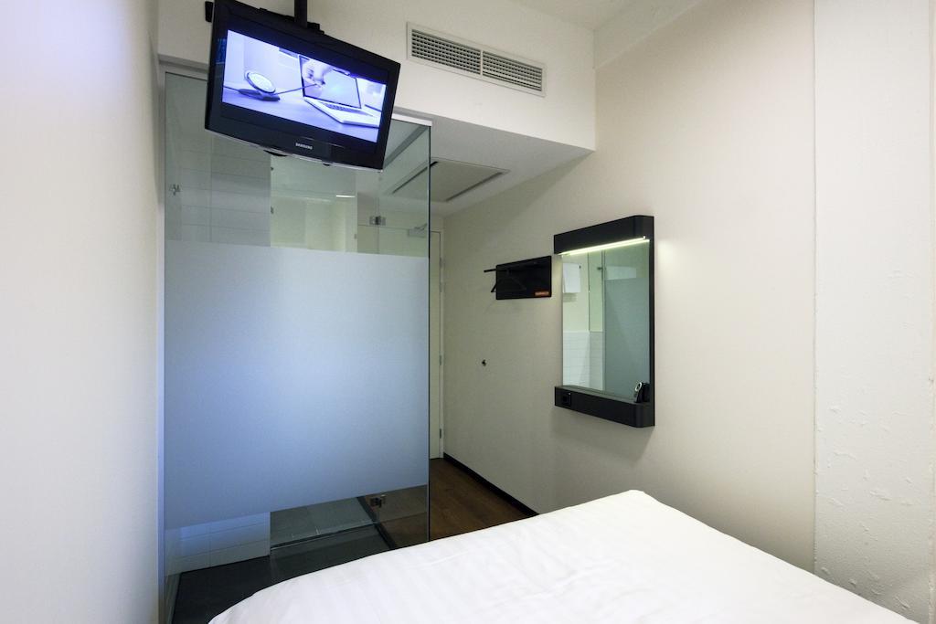 Easyhotel Amsterdam City Centre South Exterior photo