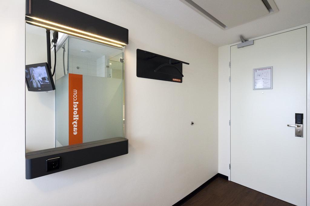 Easyhotel Amsterdam City Centre South Exterior photo