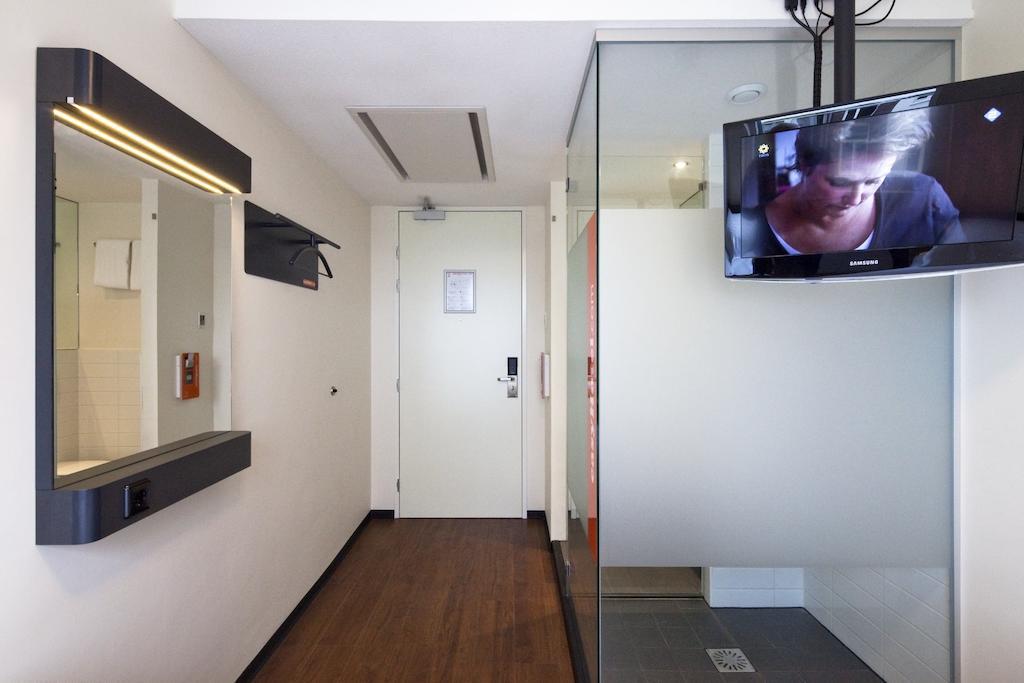 Easyhotel Amsterdam City Centre South Exterior photo